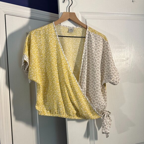 NWOT - Paper Crane Top - Size Medium - Yellow/White/Brown - Picture 1 of 3